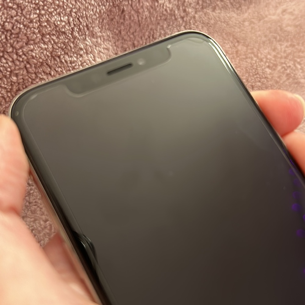IPhone XS 64GB unlocked with cases - Picture 8 of 16